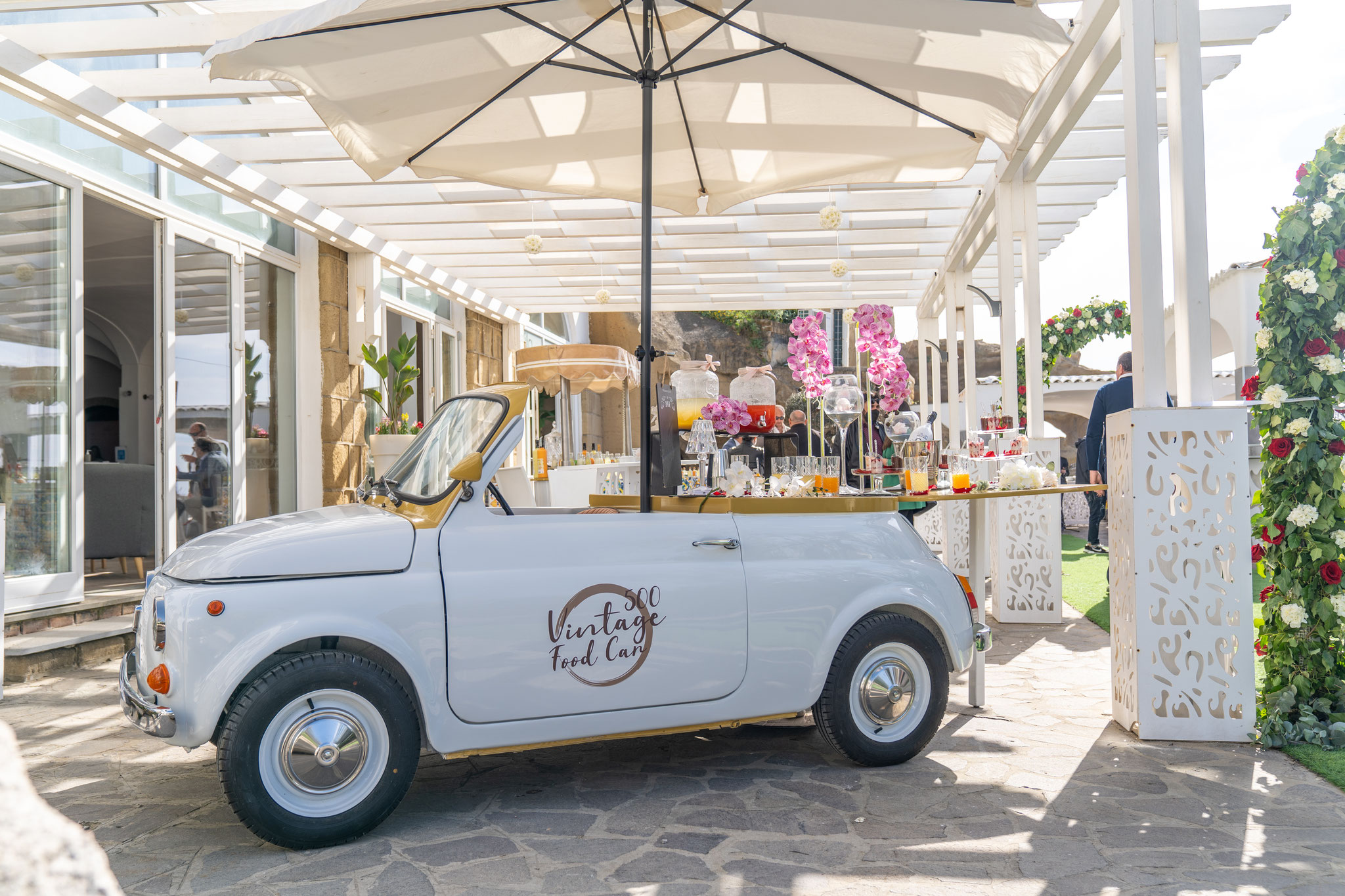 500 Vintage Food Car 01