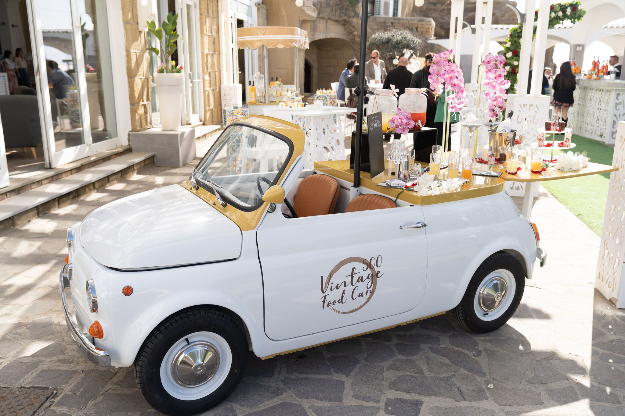 500 Vintage Food Car 05